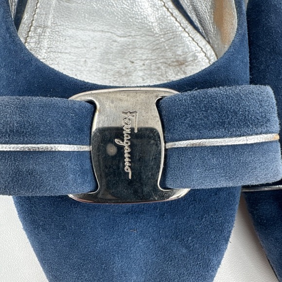 Salvatore Ferragamo Vara Blue Suede Heels Size 8 Silver Hardware VTG Classic - Picture 3 of 16